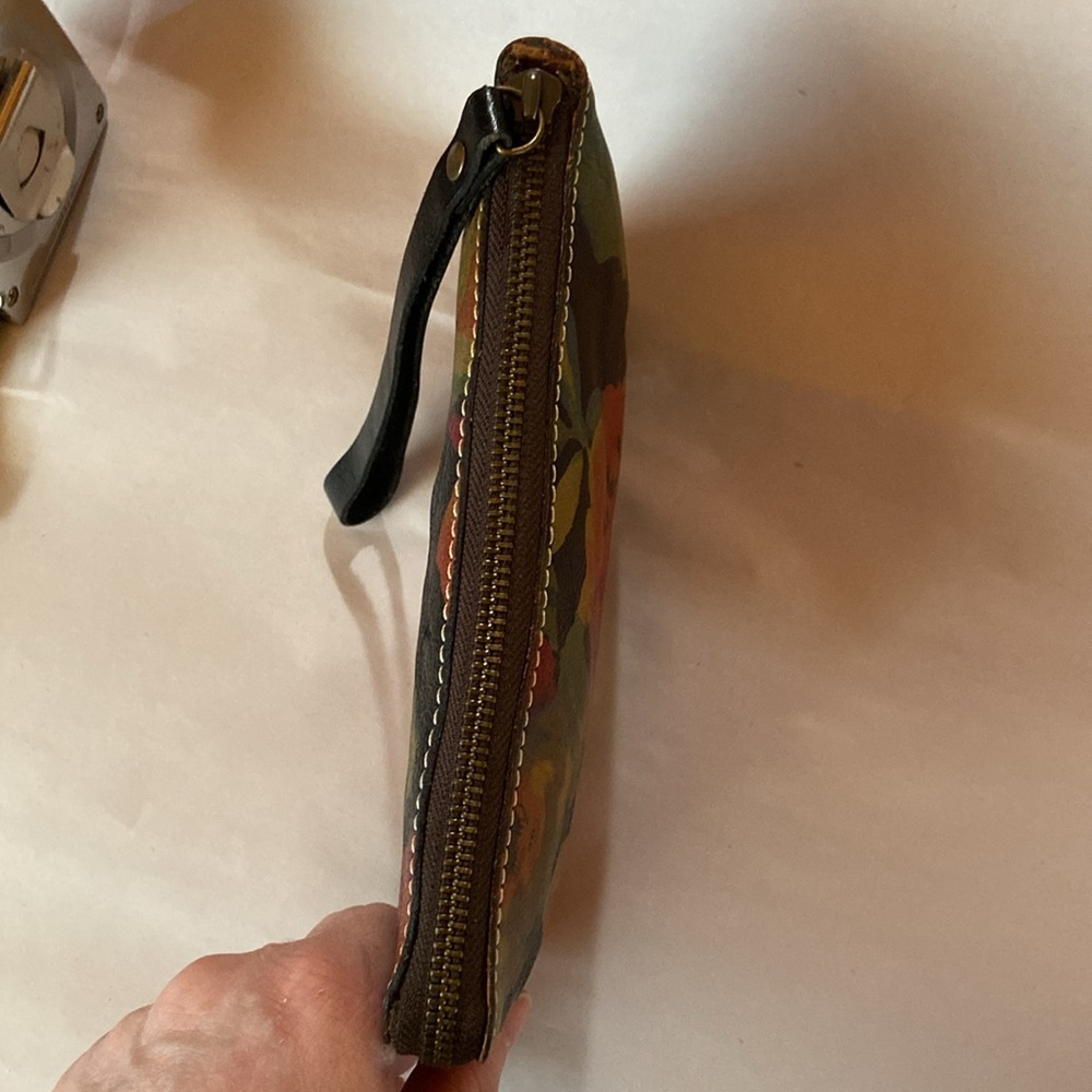 LOW START Patricia Nash EUC XL Wristlet/Clutch - Picture 13 of 13